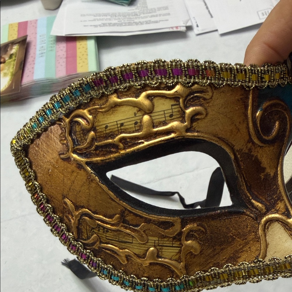Hand-Painted Cream Mask with Black Ribbons - Picture 2 of 6